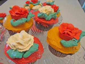 Cupcakes with red and white roses