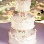 wedding-cake-garlands-and-pearls-classic