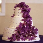 wedding-cake-purple-flowers-white-cake