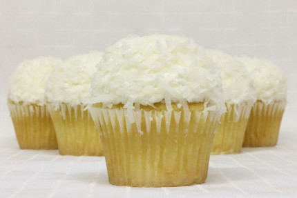16-cupcake-white-coconut