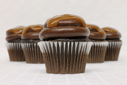 26-cupcake-chocolate-carmel-salty