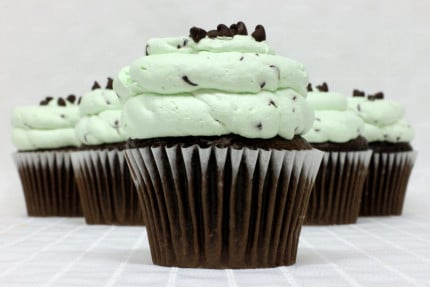 4-cupcake-chocolate-mint-chip-mousse