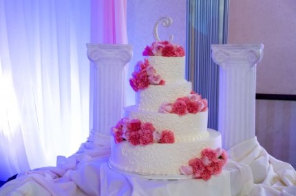 pink red flowers wedding cake