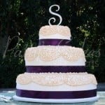 purple off white round wedding cake