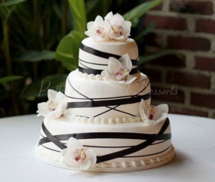 wedding-cake-black-ribbon-white