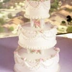 wedding cake garlands and pearls classic