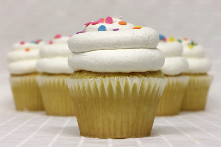 15-cupcake-white-vanilla-mousse